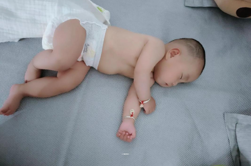 塔城宝宝积食发烧怎么处理